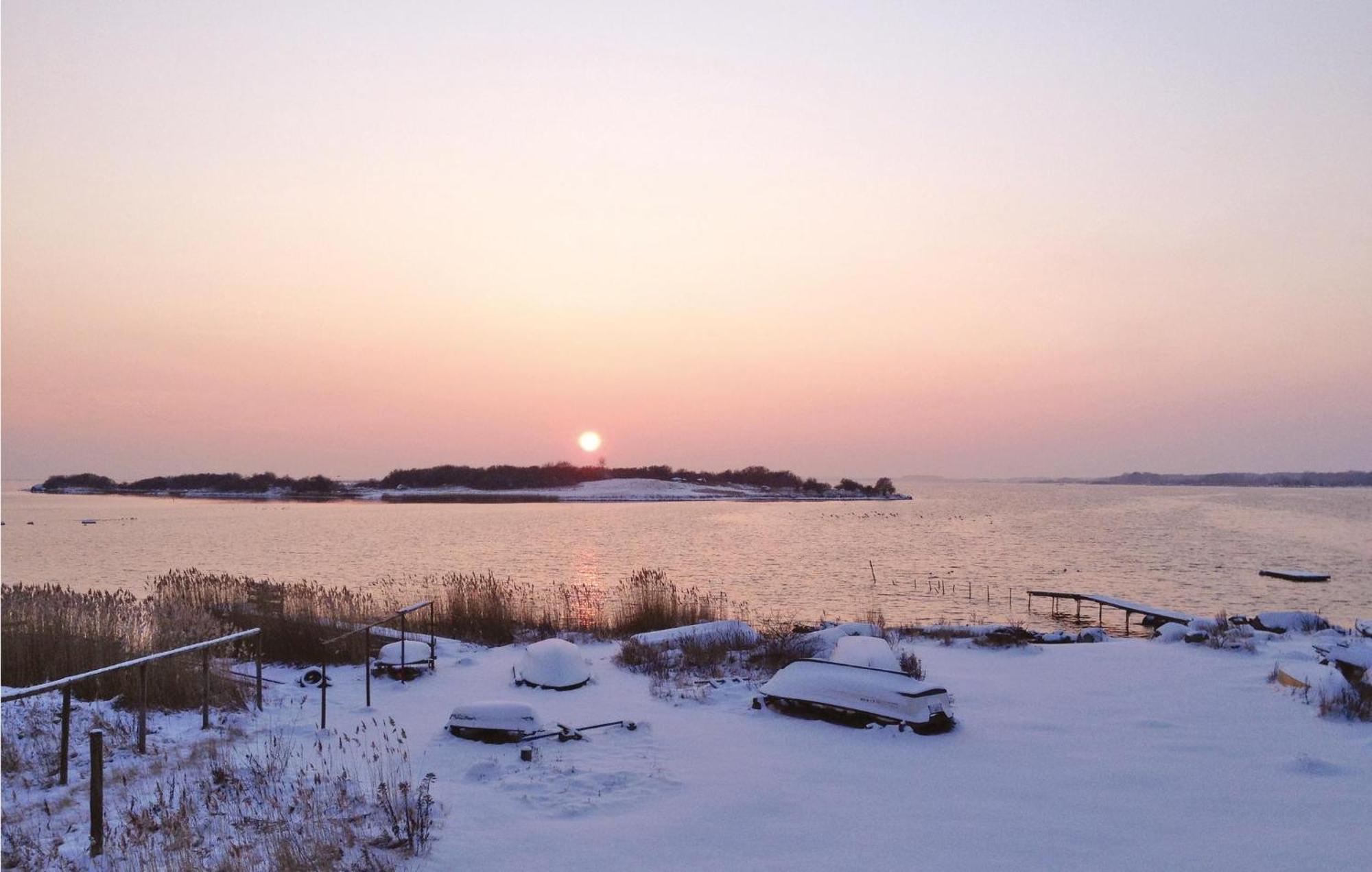 Awesome Home In Soelvesborg With House Sea View Exteriör bild